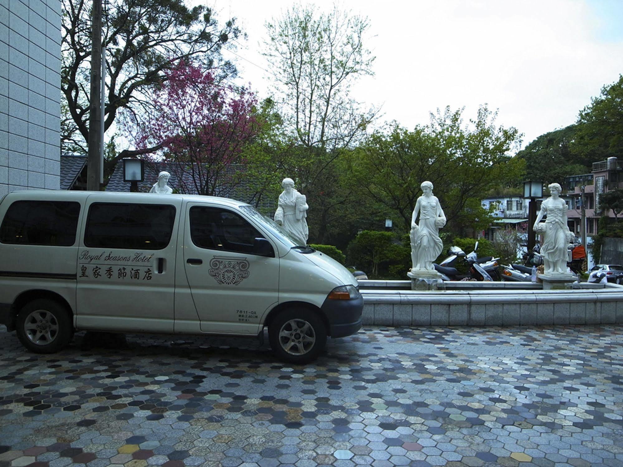 Royal Seasons Hotel Beitou Taipei Esterno foto