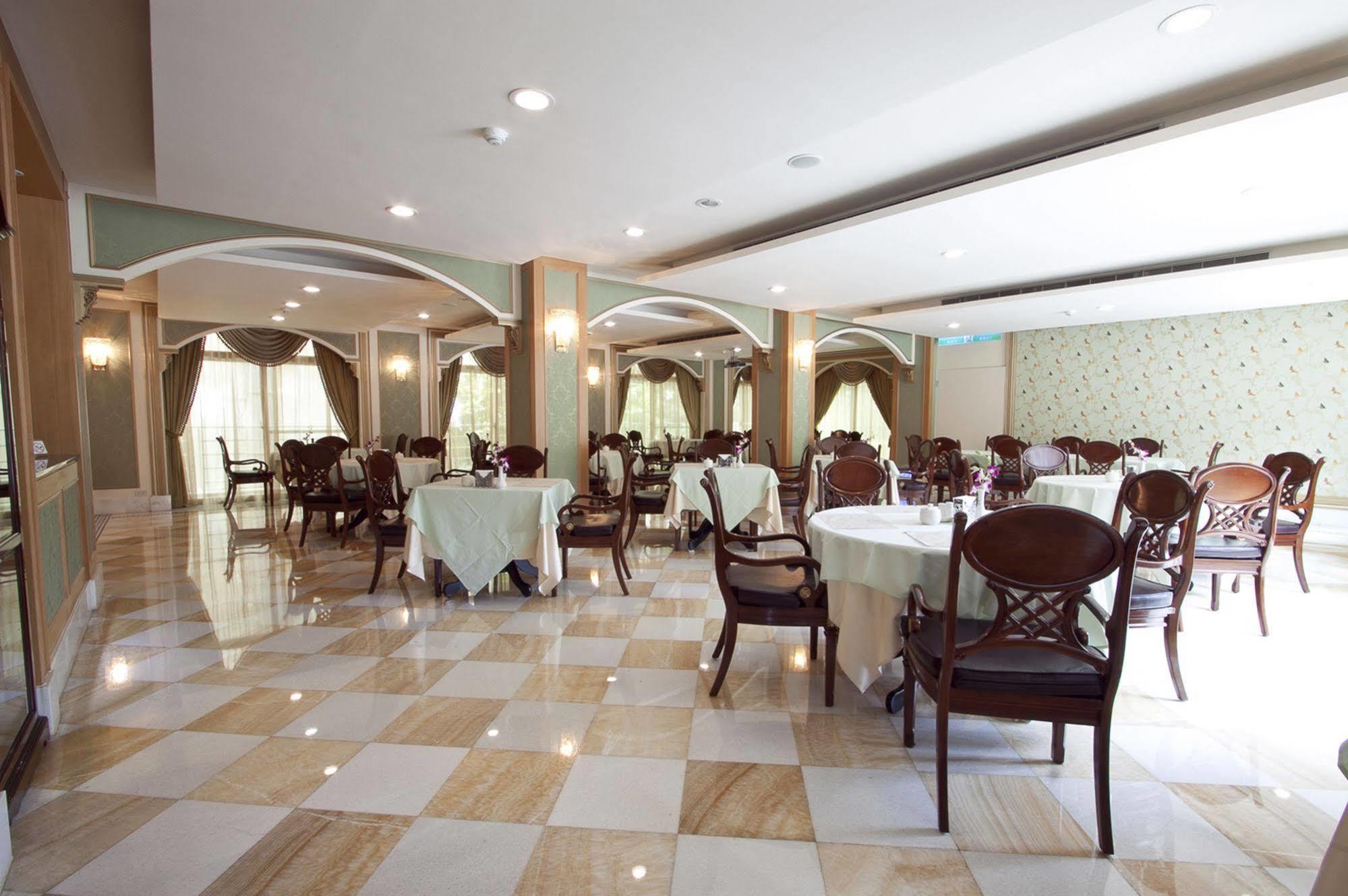Royal Seasons Hotel Beitou Taipei Esterno foto