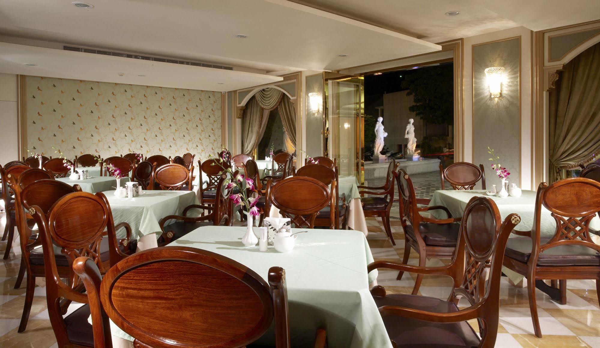 Royal Seasons Hotel Beitou Taipei Esterno foto