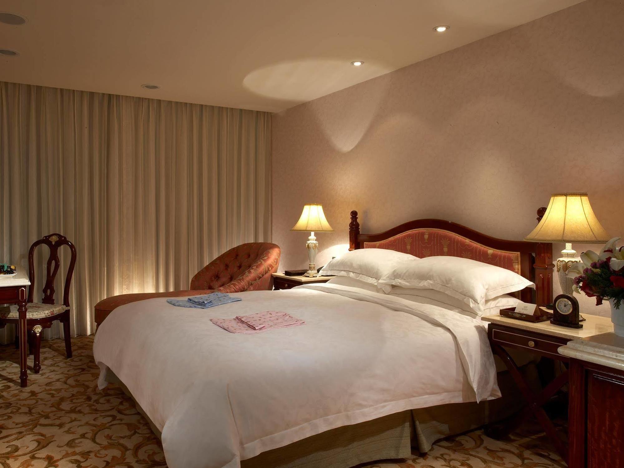 Royal Seasons Hotel Beitou Taipei Esterno foto